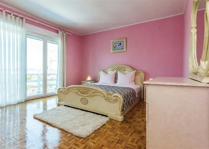 Annamaria * זאדאר