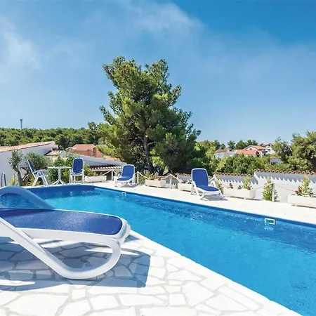 Annamaria Villa *