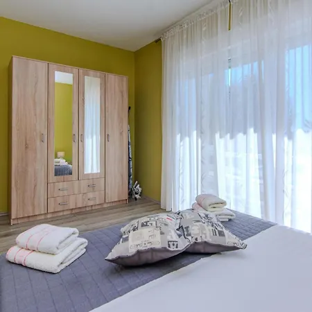 Annamaria Ploce (Zadar)