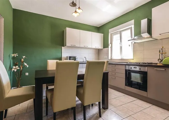 Annamaria Вилла *