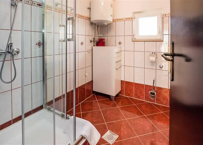 Annamaria Вилла *